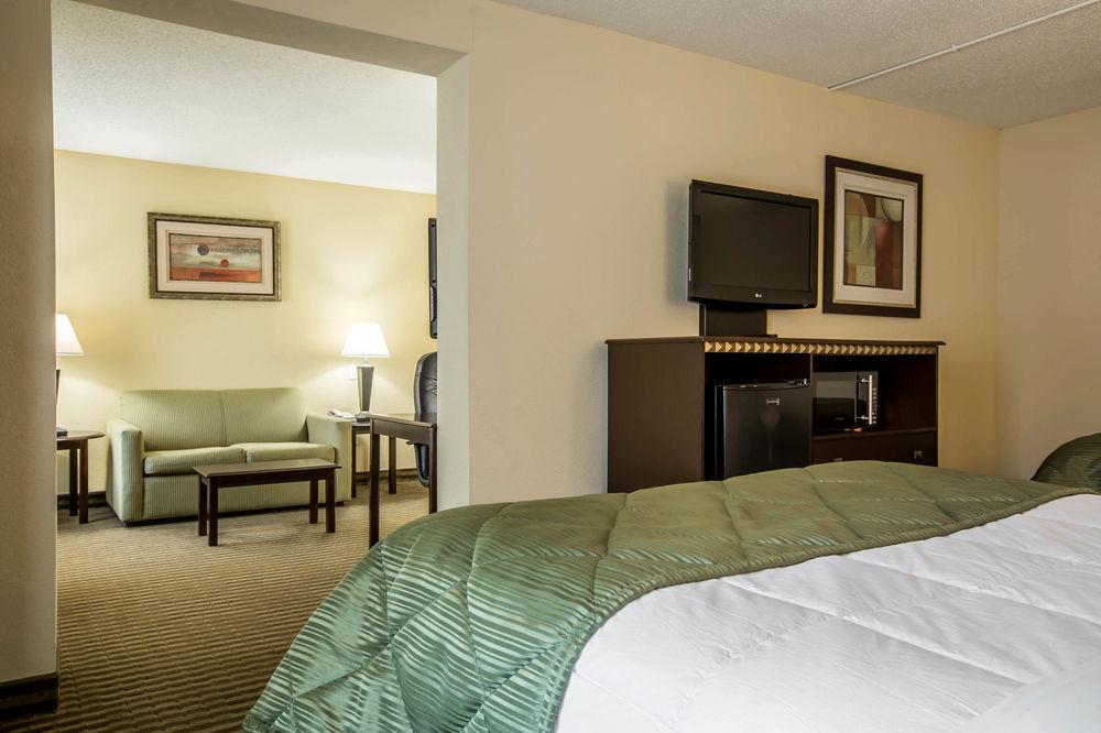 Quality Inn & Suites Greenville - Haywood Mall Εξωτερικό φωτογραφία