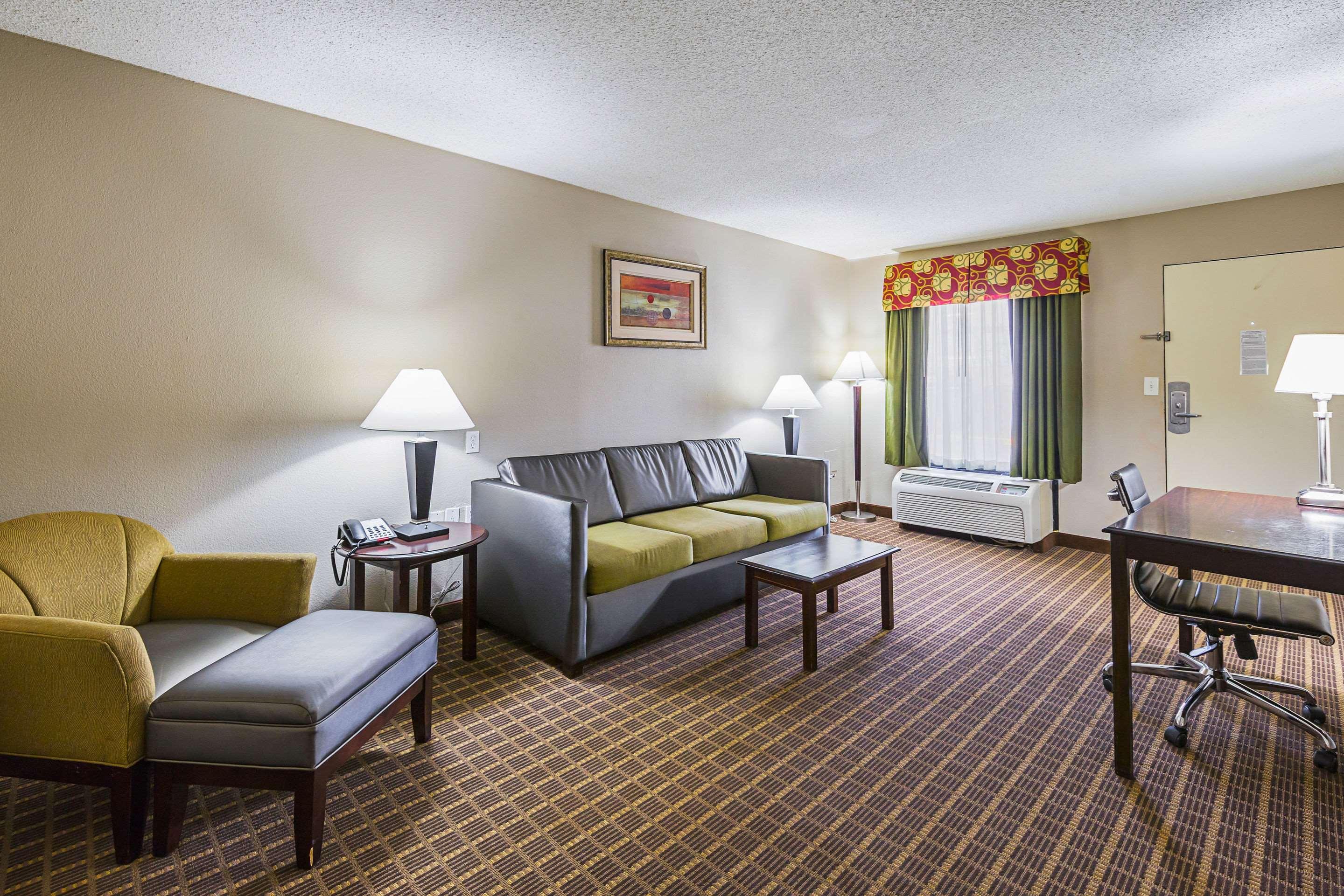 Quality Inn & Suites Greenville - Haywood Mall Εξωτερικό φωτογραφία