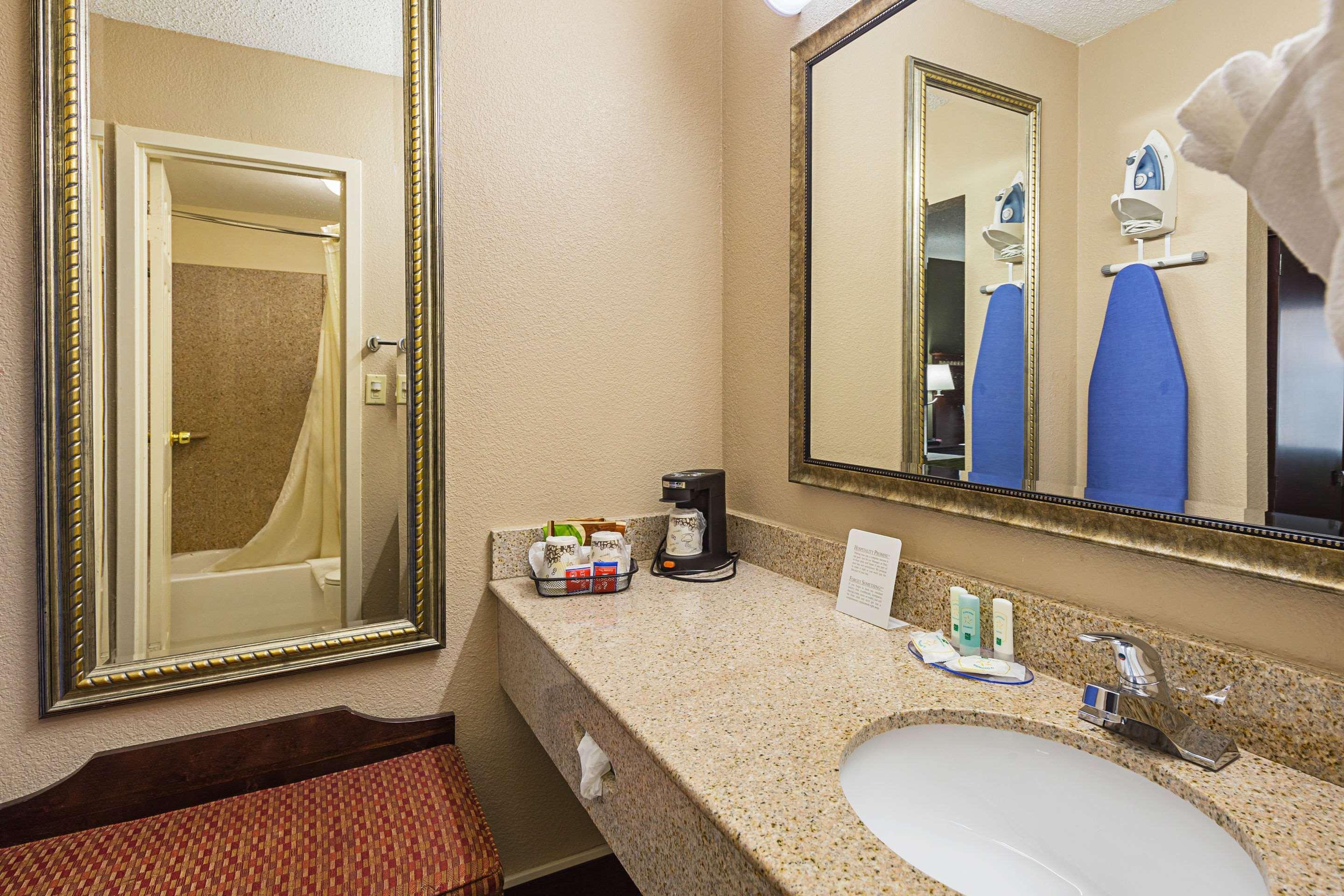 Quality Inn & Suites Greenville - Haywood Mall Εξωτερικό φωτογραφία