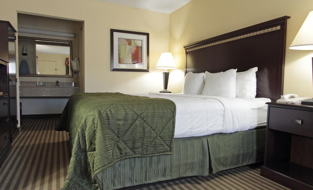 Quality Inn & Suites Greenville - Haywood Mall Εξωτερικό φωτογραφία