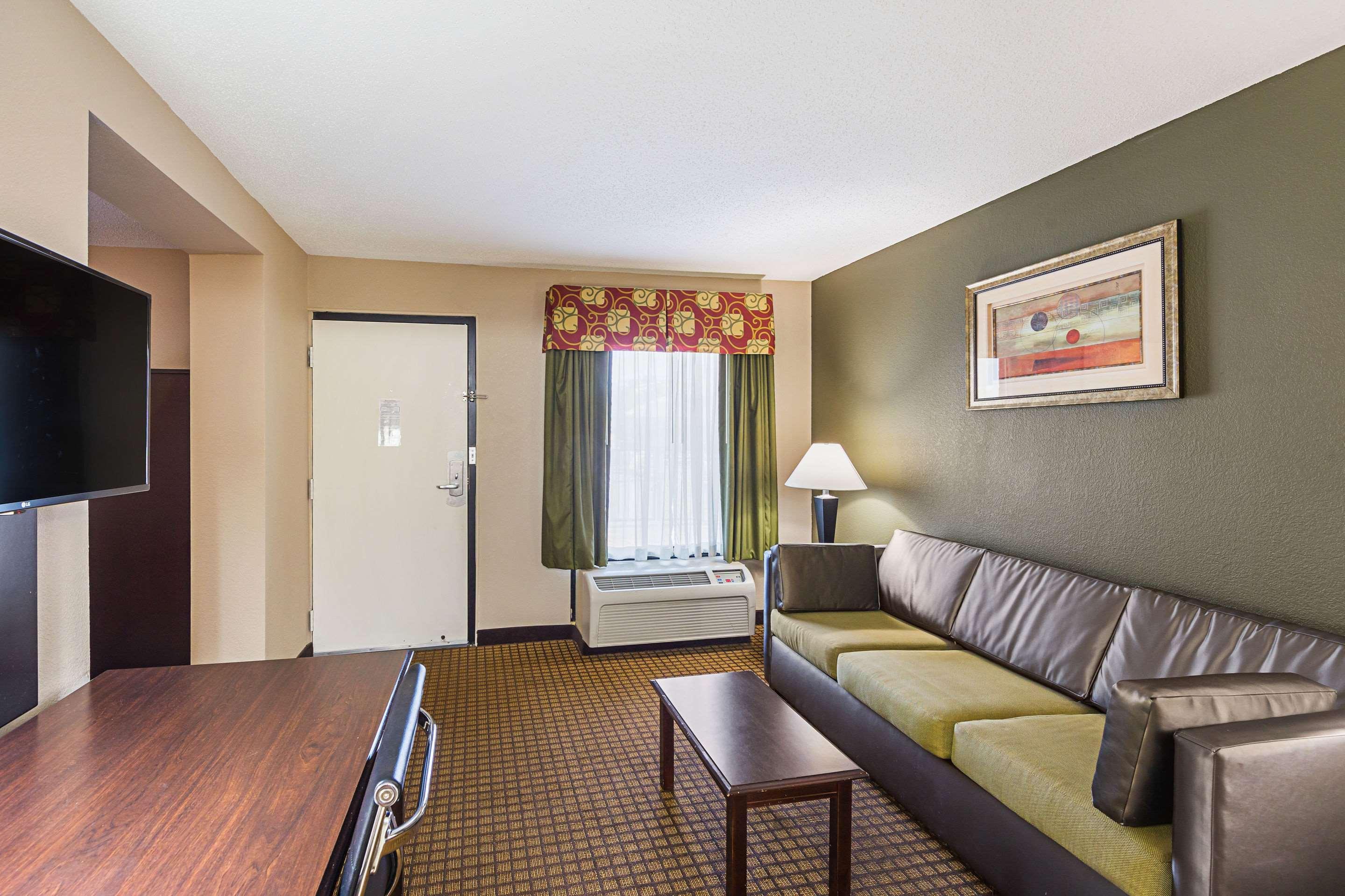 Quality Inn & Suites Greenville - Haywood Mall Εξωτερικό φωτογραφία