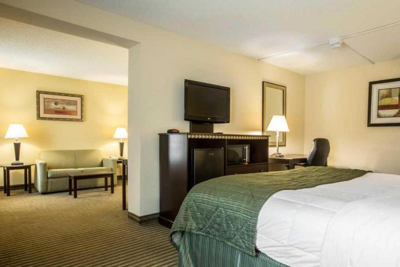 Quality Inn & Suites Greenville - Haywood Mall Εξωτερικό φωτογραφία