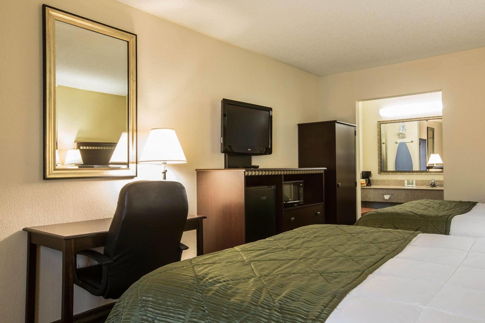 Quality Inn & Suites Greenville - Haywood Mall Εξωτερικό φωτογραφία